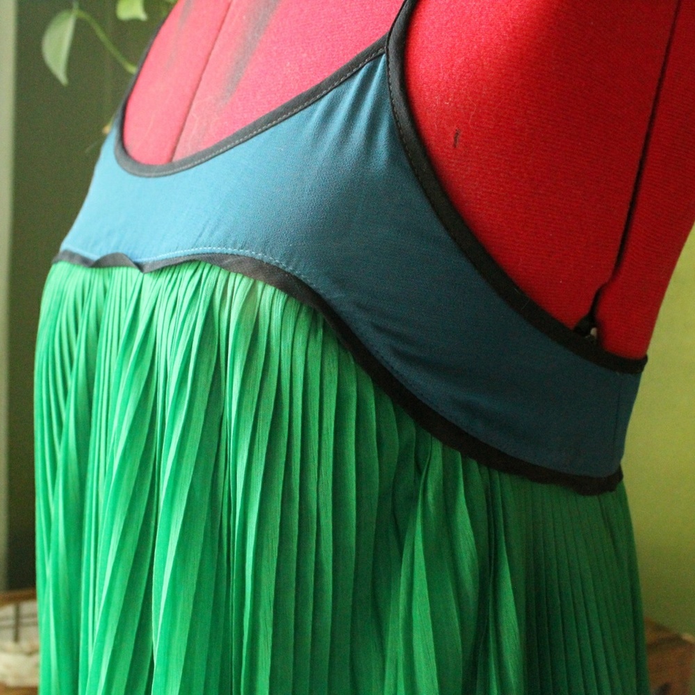 Dress - Picture 2 of 6